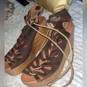 size 9 musse and cloud wedges